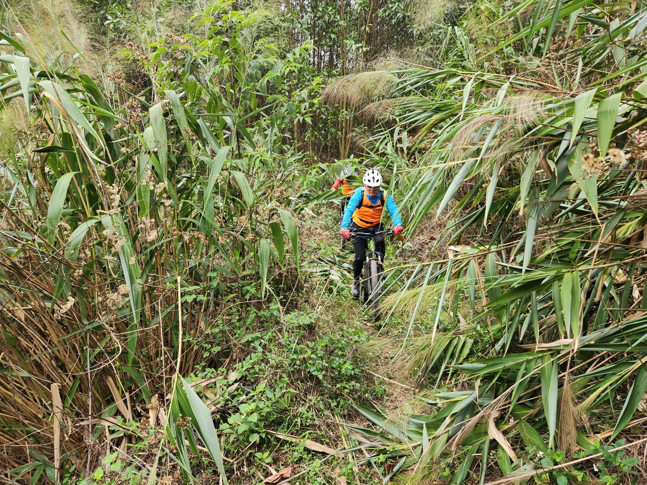 Northeast MTB Expedition – Conquer the Roads of Mong Cai, Cao Bang, and Ha Giang 15 Days